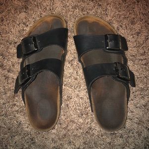 Black strap kids Birkenstock’s
